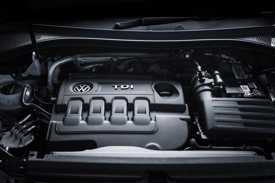 Моторный отсек Volkswagen Tiguan R-Line 2016 года  (AU) (фото 6 из 30)